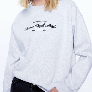 Barely worn H&M crewneck.